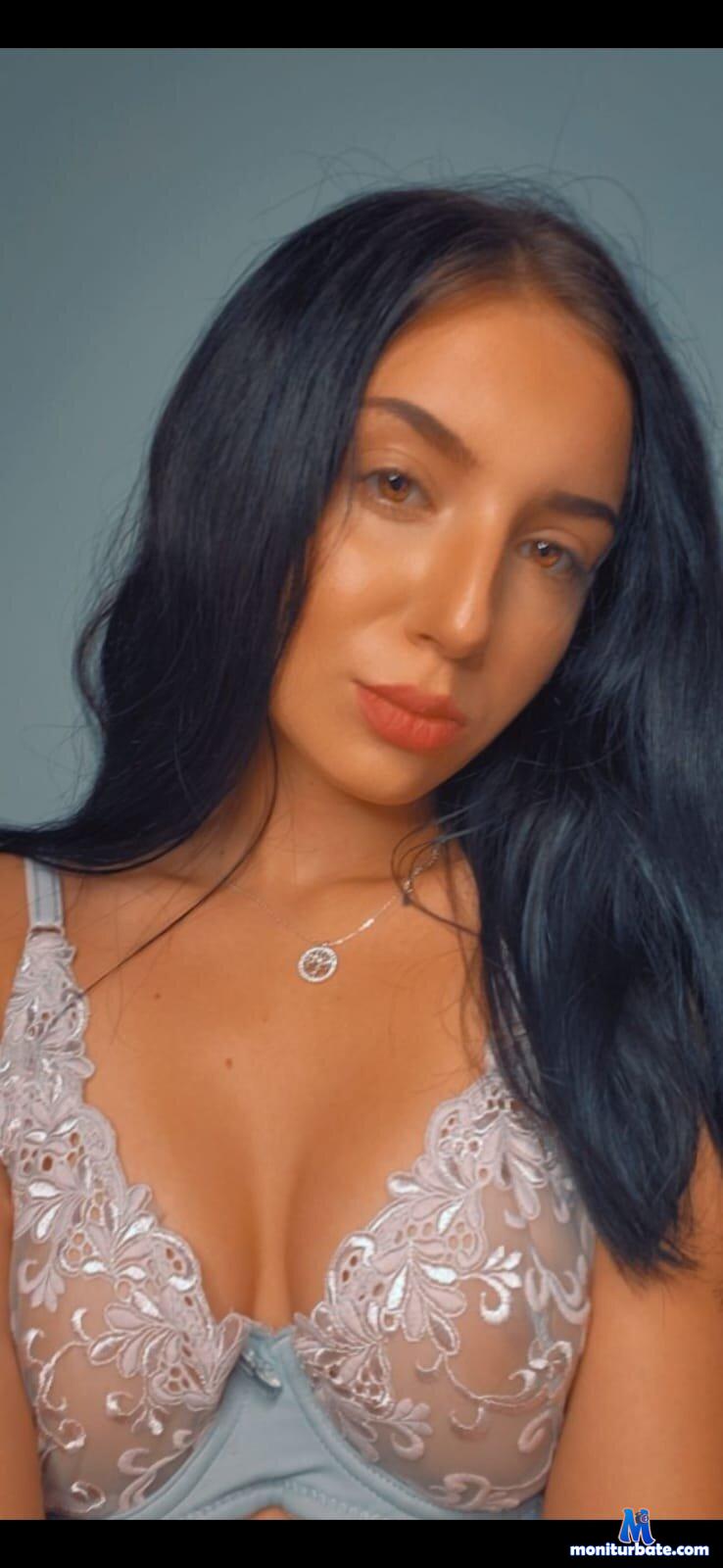 deivid7monika Stripchat performer