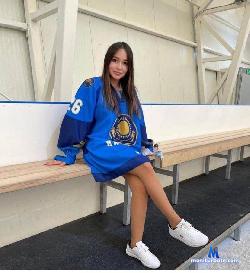 Hot_kisses_ stripchat livecam performer profile