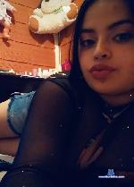 sarha1_moore stripchat livecam show performer room profile