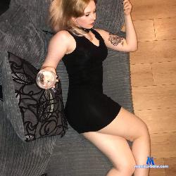 Little_Lo stripchat livecam performer profile