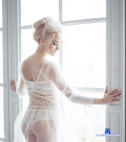 Louisedance stripchat livecam performer profile