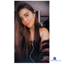 rhiianaa stripchat livecam performer profile