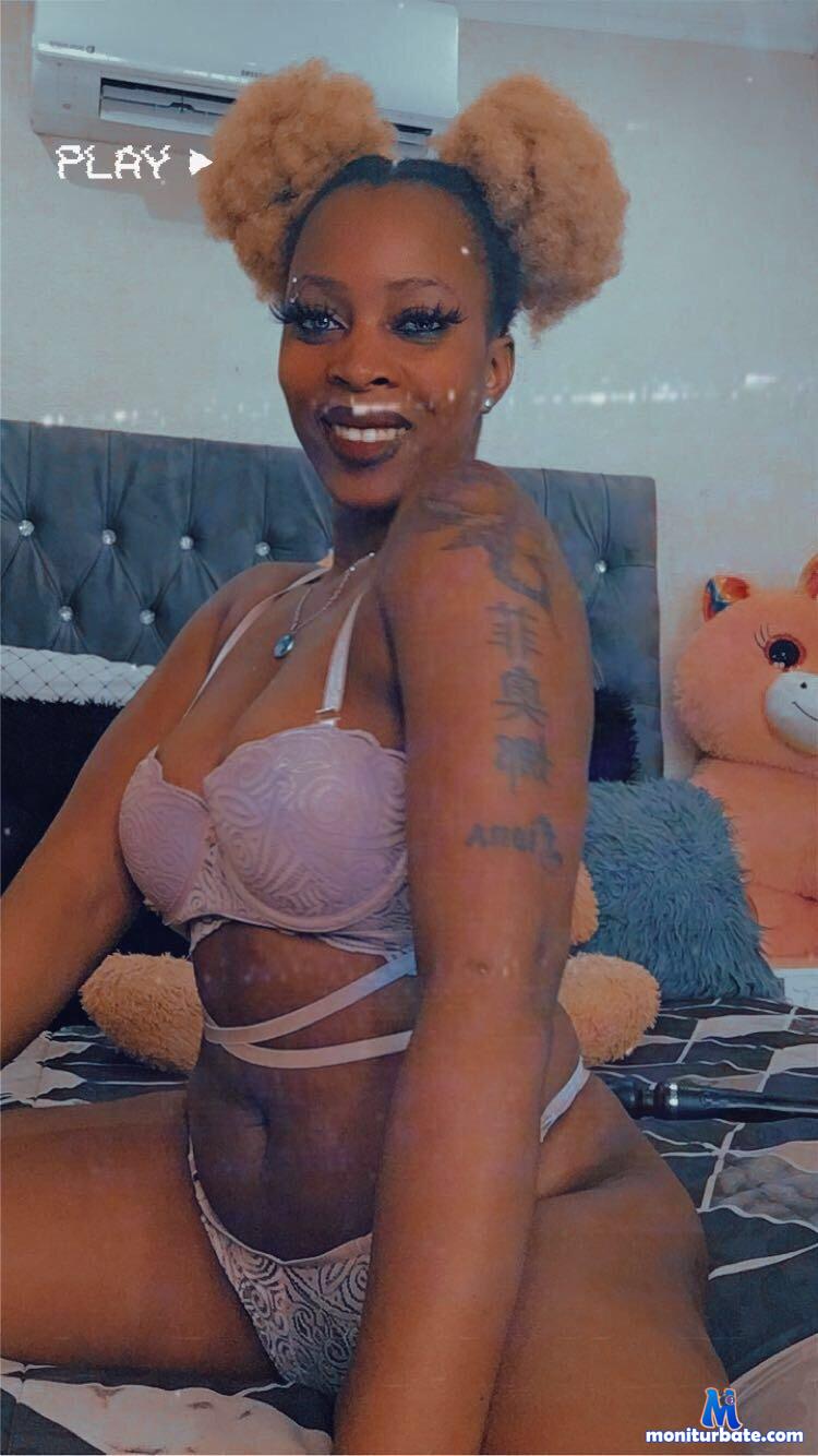 RoyalXEbonyy2 Stripchat performer