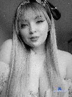 CarlyGreenx stripchat livecam show performer room profile