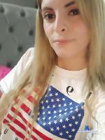 Bea_Web stripchat livecam show performer room profile