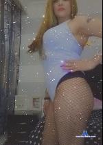 Saragoezt stripchat livecam show performer room profile