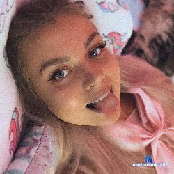 Molly_Pear stripchat livecam performer profile