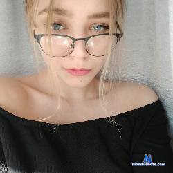 Nami_shoolgirl stripchat livecam performer profile