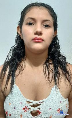 moom100 stripchat livecam performer profile