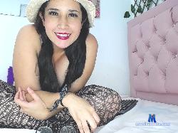 issa_staar stripchat livecam performer profile