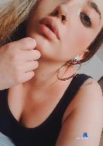 elle_secrets stripchat livecam show performer room profile