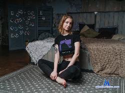 LilDina stripchat livecam performer profile