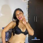 Yummi_s stripchat livecam show performer room profile