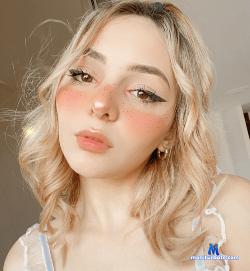 SweetAllie_ stripchat livecam performer profile