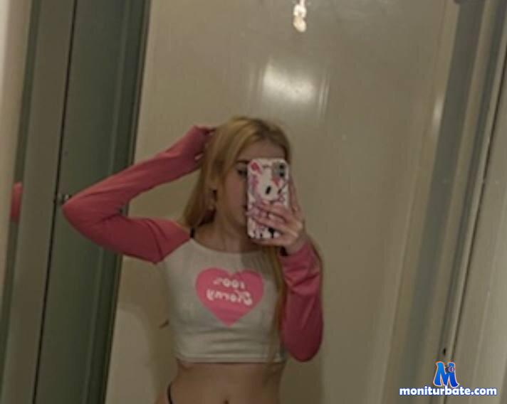 Sexxxybooom Stripchat performer