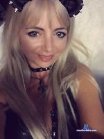 RoxanneBlond stripchat livecam show performer room profile