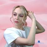 Milka_MoonS stripchat livecam show performer room profile