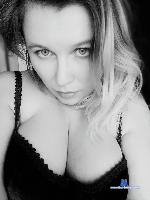 Whitekita stripchat livecam show performer room profile