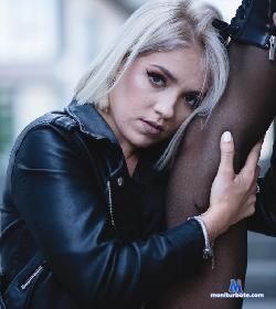 SophieMiler stripchat livecam performer profile