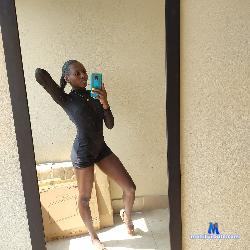 malaika_agu stripchat livecam performer profile