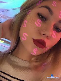 dolche_kira stripchat livecam performer profile