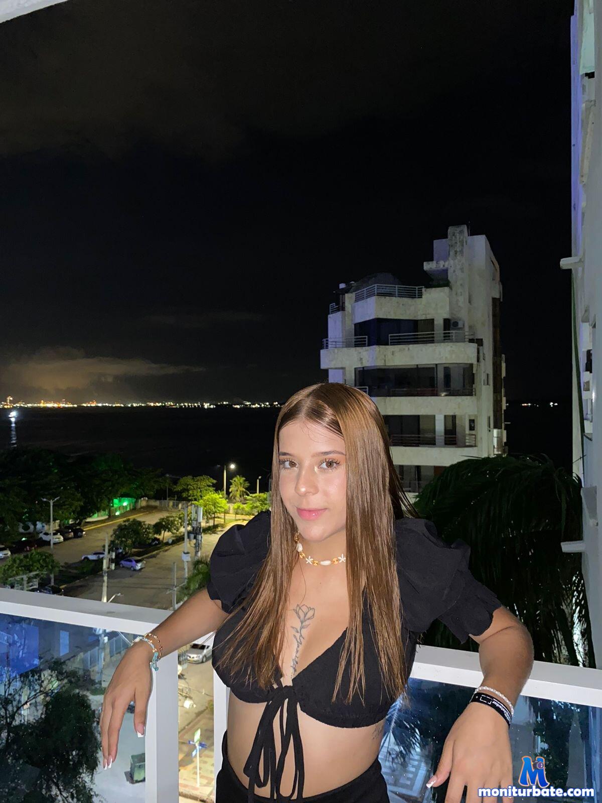 thegirlsintheroom Stripchat performer