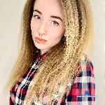 GwenPierce stripchat livecam show performer room profile