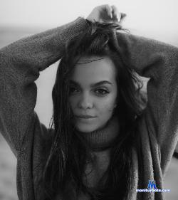 QuennEvaa stripchat livecam performer profile
