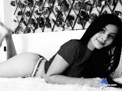 lauraa_8 stripchat livecam performer profile