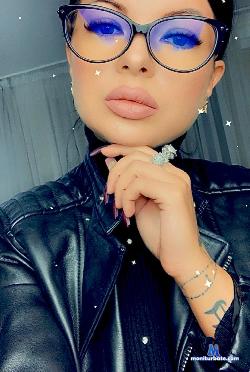 _Freya stripchat livecam performer profile
