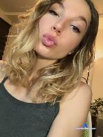 hottymilana stripchat livecam show performer room profile