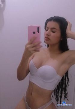 miahotlatin_11 stripchat livecam performer profile