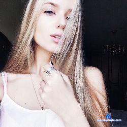deniz_ozkara stripchat livecam performer profile
