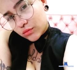 charlee_logan420 stripchat livecam performer profile