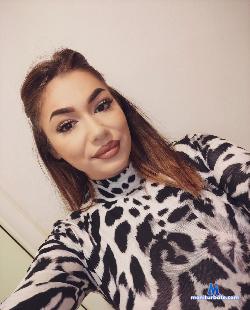 Ella_Alexis stripchat livecam performer profile