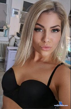 MissSwinSwin stripchat livecam performer profile