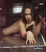 sara-sluv stripchat livecam show performer room profile