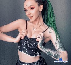 crystal-bee stripchat livecam performer profile