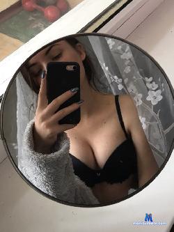 LizLarsen stripchat livecam performer profile