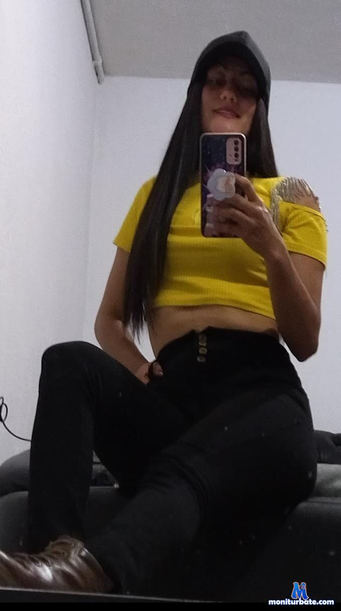 Yaomyy Stripchat performer
