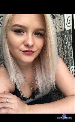 Ema_Browny stripchat livecam performer profile