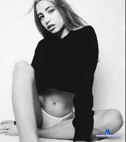luchy_18_ stripchat livecam performer profile