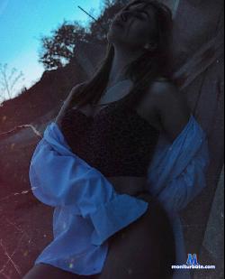 Vi_Vikki stripchat livecam performer profile