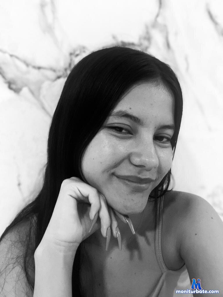 your_little_girls Stripchat performer