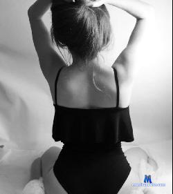 Mely-g stripchat livecam performer profile