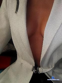 TINA_2105 stripchat livecam performer profile