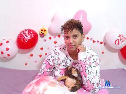 Dereckftm stripchat livecam performer profile