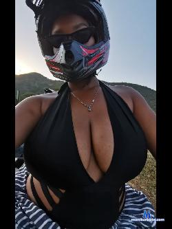 hugenaugtyboobs stripchat livecam performer profile