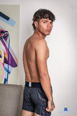 partyy_n_neighbors stripchat livecam performer profile
