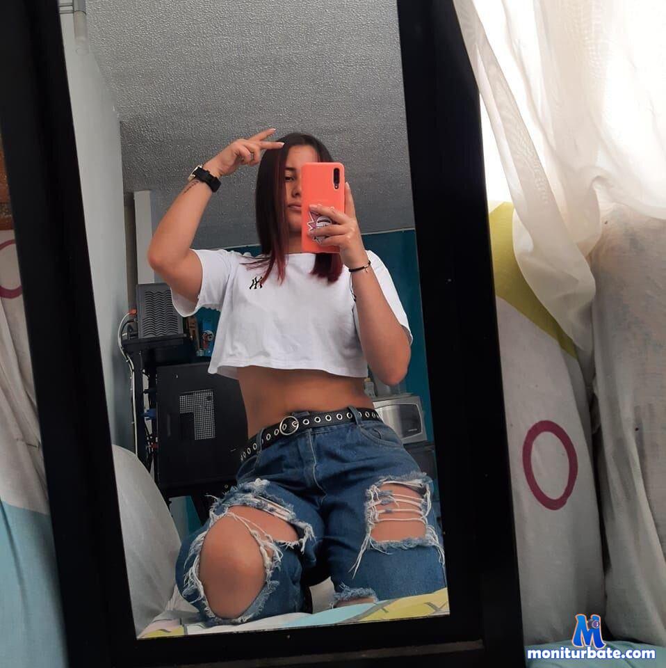Lucys__19 Stripchat performer